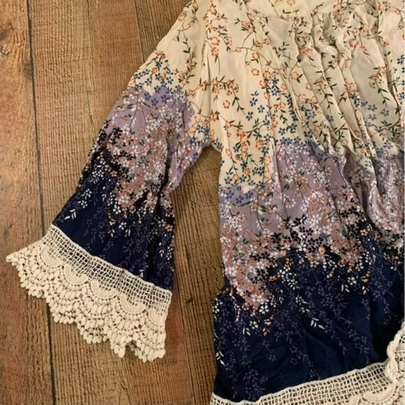 Listicle womens open front floral lightweight top with lace embroidery detail -M - Picture 8 of 10